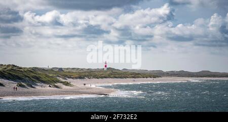 Mer et phare blanc-rouge liste-est dans les dunes, Ellenbogen, Sylt, Île de Frise du Nord, Mer du Nord, Frise du Nord, Schleswig-Holstein, Allemagne Banque D'Images