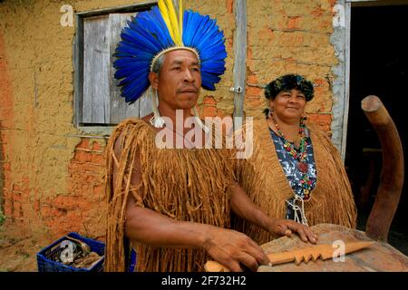 ilheus, bahia / brésil - 13 février 2014: les indiens de l'ethnie Tupinamba sont vus dans le village d'Itapoa dans le district d'Olivenca dans la ville de Banque D'Images