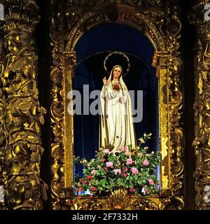 Astorga : statue de notre Dame dans une église Banque D'Images