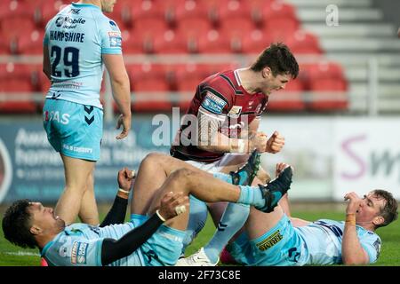 Wigan Warriors vs Wakefield Trinity John Bateman de Wigan Warriors célèbre marquer un essai Banque D'Images