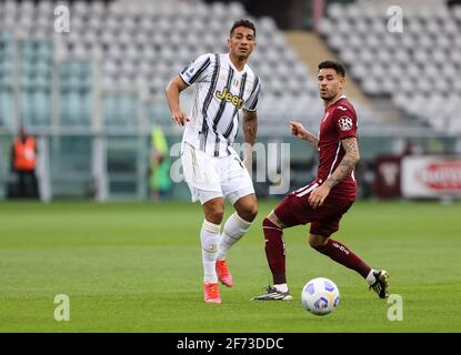 Danilo du FC Juventus et Antonio Sanabria du FC Torino En action pendant la série UN match de football 2020/21 entre Tori / LM Banque D'Images