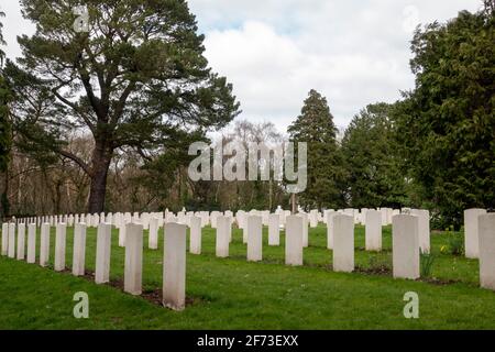 Le cimetière militaire de Netley est un cimetière militaire permanent. Il contient les restes de militaires tombés des deux guerres mondiales Banque D'Images