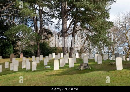 Le cimetière militaire de Netley est un cimetière militaire permanent. Il contient les restes de militaires tombés des deux guerres mondiales Banque D'Images