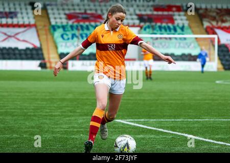 Airdrie, Lanarkshire, Écosse, Royaume-Uni. 4 avril 2021. Action du 1er match après le verrouillage de la Scottish Building Society Scottish Women's Premier League 1 Fixture Motherwell FC vs Forfar Farmington au Penny Cars Stadium, Airdrie, Lanarkshire, 04/04/2021 | Credit Colin Poultney/Alay Live News Banque D'Images