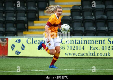 Airdrie, Lanarkshire, Écosse, Royaume-Uni. 4 avril 2021. Action du 1er match après le verrouillage de la Scottish Building Society Scottish Women's Premier League 1 Fixture Motherwell FC vs Forfar Farmington au Penny Cars Stadium, Airdrie, Lanarkshire, 04/04/2021 | Credit Colin Poultney/Alay Live News Banque D'Images