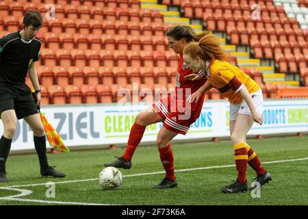 Airdrie, Lanarkshire, Écosse, Royaume-Uni. 4 avril 2021. Action du 1er match après le verrouillage de la Scottish Building Society Scottish Women's Premier League 1 Fixture Motherwell FC vs Forfar Farmington au Penny Cars Stadium, Airdrie, Lanarkshire, 04/04/2021 | Credit Colin Poultney/Alay Live News Banque D'Images