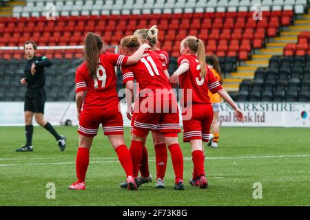 Airdrie, Lanarkshire, Écosse, Royaume-Uni. 4 avril 2021. Action du 1er match après le verrouillage de la Scottish Building Society Scottish Women's Premier League 1 Fixture Motherwell FC vs Forfar Farmington au Penny Cars Stadium, Airdrie, Lanarkshire, 04/04/2021 | Credit Colin Poultney/Alay Live News Banque D'Images