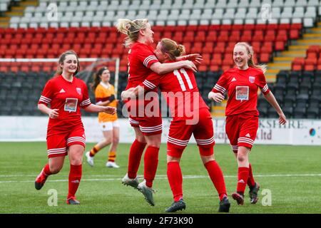 Airdrie, Lanarkshire, Écosse, Royaume-Uni. 4 avril 2021. Action du 1er match après le verrouillage de la Scottish Building Society Scottish Women's Premier League 1 Fixture Motherwell FC vs Forfar Farmington au Penny Cars Stadium, Airdrie, Lanarkshire, 04/04/2021 | Credit Colin Poultney/Alay Live News Banque D'Images