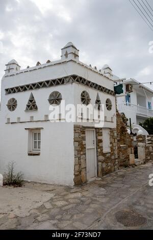 Antiparos, Grèce - 28 septembre 2020 : architecture grecque de l'île d'Antiparos. Cyclades, Grèce Banque D'Images