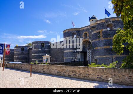 Angers, France - 23 août 2019 : Château Angers est un château médiéval situé dans la ville d'Angers, dans le département du Maine-et-Loire, en France Banque D'Images