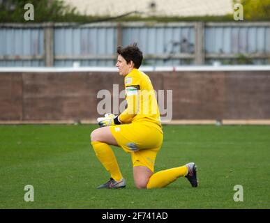 Preston, Royaume-Uni. 04e avril 2021. Sue Wood (#1 Coventry United) prend le genou pendant le match de championnat FA Womens entre Blackburn Rovers et Coventry United au stade Sir Tom Finney à Preston, Angleterre Credit: SPP Sport Press photo. /Alamy Live News Banque D'Images