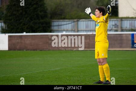 Preston, Royaume-Uni. 04e avril 2021. Sue Wood (#1 Coventry United) proteste avec ses joueurs lors du match de championnat FA Womens entre Blackburn Rovers et Coventry United au stade Sir Tom Finney à Preston, Angleterre Credit: SPP Sport Press photo. /Alamy Live News Banque D'Images