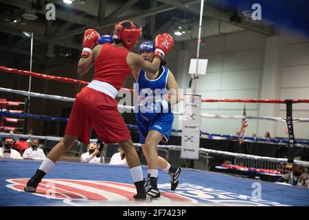 Shreveport, Louisiane, États-Unis. 3 avril 2021. Dannia Armwood de Philadelphie, PA combat Stephanie Martinez de Monroe, NY dans les finales des Championnats nationaux de boxe des États-Unis 2020 à Shreveport, LA Credit: Allyse Pulliam/ZUMA Wire/Alay Live News Banque D'Images