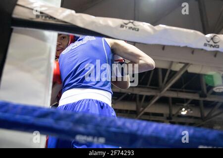 Shreveport, Louisiane, États-Unis. 3 avril 2021. Troy Nash de Colorado Springs, CO Fats Dustin Jimenez de Rochester, NYin les finales des Championnats nationaux de boxe des États-Unis 2020 à Shreveport, LA Credit: Allyse Pulliam/ZUMA Wire/Alamy Live News Banque D'Images