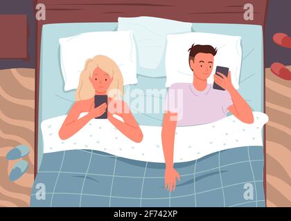 Couple personnes au lit avec des téléphones, jeune mari et femme couché, bavardant avec des amis Illustration de Vecteur