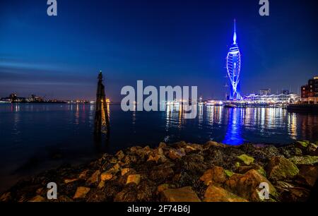 Le port de Portsmouth et la tour Spinnaker ont maintenant rebaptisé Emirates Spinnaker Tower. Portsmouth, Hampshire, Angleterre, Royaume-Uni Banque D'Images