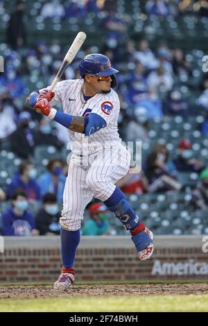 Chicago, États-Unis. 04e avril 2021. Javier Baez (9) des Cubs de Chicago contre les pirates de Pittsburgh dans le huit manger à Wrigley Field le dimanche 4 avril 2021 à Chicago. Photo par Kamil Krzaczynski/UPI crédit: UPI/Alay Live News Banque D'Images