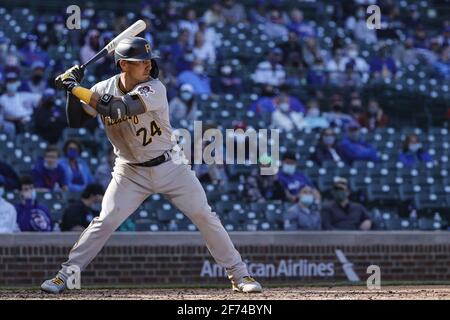 Chicago, États-Unis. 04e avril 2021. Phillip Evans (24) de Pittsburgh Pirates contre les Cubs de Chicago dans le huit manger à Wrigley Field le dimanche 4 avril 2021 à Chicago. Photo par Kamil Krzaczynski/UPI crédit: UPI/Alay Live News Banque D'Images