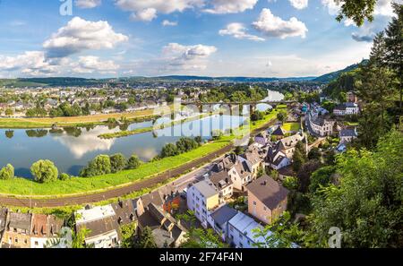 Vue panoramique aérienne de Trèves en une belle journée d'été, en Allemagne Banque D'Images