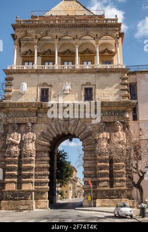 Porta Nuova à Palerme, Sicile, Italie Banque D'Images