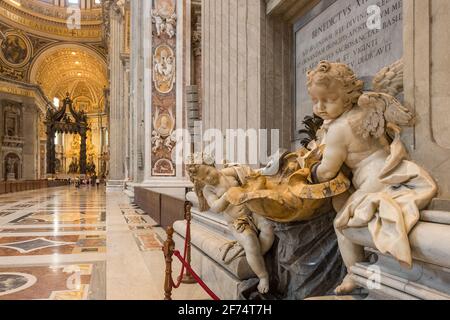 Vue intérieure de la basilique Saint-Pierre de Rome, Italie. Banque D'Images