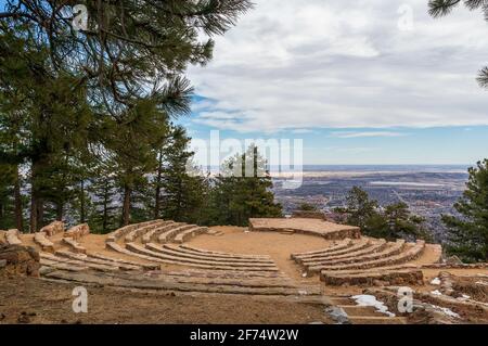 Sunrise Circle Amphitheatre au sommet de Flagstaff Mountain dans Boulder Mountain Park, Colorado Banque D'Images