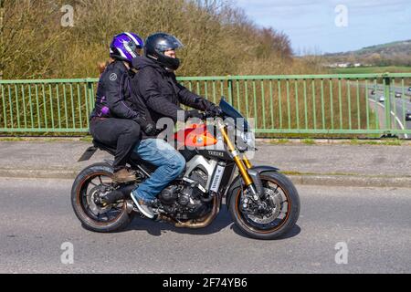 2015 Yamaha Mt-09 ABS 847cc refroidi par liquide, 4 temps, DACT, 847cc triple; motocycliste; Transport à deux roues, motocyclettes, véhicule sur les routes britanniques, motocyclettes, motocyclistes qui se conduisent à Manchester, Royaume-Uni Banque D'Images