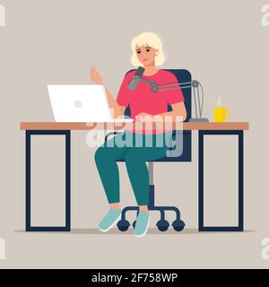 Femme assise à une table avec ordinateur portable et microphone, dans un casque. Concept de création de podcasts, blogging, interviews, webinar, cours en ligne. Illustration de Vecteur