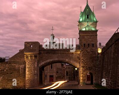 Canada, Québec, Québec, porte Saint-Louis (porte Saint-Louis) l'une des ouvertures de porte du mur entourant le Vieille ville de Québec Banque D'Images