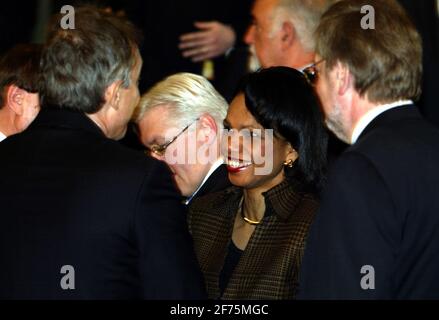 Le Premier ministre britannique Tony Blair, est parti, et Condoleezza Rice, une section de l'État des États-Unis, lors de la séance de photographie familiale à la conférence de deux jours sur l'Afghanistan à Lancaster House à Londres.pic David Sandison 31/1/2006 Banque D'Images