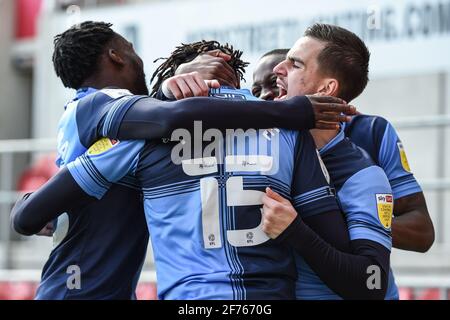 Rotherham, Royaume-Uni. 23 mars 2021. L'amiral Muskwe #15 de Wycombe Wanderers célèbre son objectif de le faire 0-1 à Rotherham, Royaume-Uni, le 3/23/2021. (Photo de Dean Williams/News Images/Sipa USA) crédit: SIPA USA/Alay Live News Banque D'Images