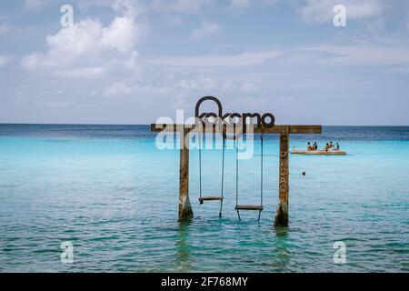 Curaçao Caribbean Island, Kokomo Beach offre une vue sur l'île des Caraïbes de Curaçao par temps lumineux Banque D'Images