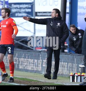 Luton, Royaume-Uni. 05 avril 2021. Barnsley Manager Valrien Isma'l lors du match de championnat EFL Sky Bet entre Luton Town et Barnsley à Kenilworth Road, Luton, Angleterre, le 5 avril 2021. Photo de Ken Sparks. Utilisation éditoriale uniquement, licence requise pour une utilisation commerciale. Aucune utilisation dans les Paris, les jeux ou les publications d'un seul club/ligue/joueur. Crédit : UK Sports pics Ltd/Alay Live News Banque D'Images