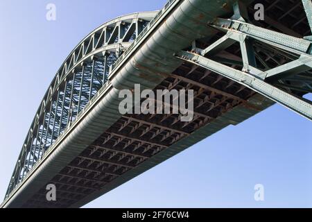 L'emblématique Tyne Bridge a été ouvert en 1928 pour rejoindre Newcastle et Gateshead en enjambant la rivière Tyne en Tyne et Wear, dans le nord-est de l'Angleterre. Banque D'Images