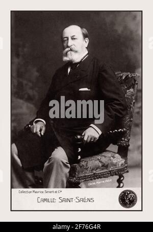 SAINT SAENS COMPOSER PORTRAIT Charles-Camille Saint-Saëns octobre 1835 – 16 décembre 1921) est un compositeur, organiste, chef d'orchestre et pianiste français de l'époque romantique. Ses œuvres les plus connues sont Introduction et Rondo Capriccioso (1863), le deuxième Concerto pour piano (1868), le premier Concerto pour violoncelle (1872), danse macabre (1874), l'opéra Samson et Delilah (1877), le troisième Concerto pour violon (1880), la troisième Symphonie (1886) et le Carnaval des animaux (1886). Banque D'Images