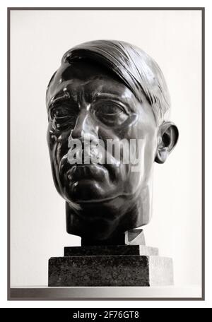 ADOLF HITLER BUSTE STATUE des années 1930 buste de Fuhrer Adolf Hitler beaucoup de ces produits ont été produits pour être placés dans important Des bâtiments à travers l'Allemagne nazie Banque D'Images