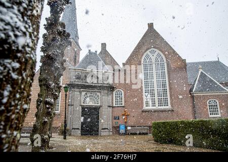 Voorburg, pays-Bas. 5 avril 2021. Neige aux pays-Bas le deuxième jour de Pâques à Voorburg, pays-Bas, le 5 avril 2021. Credit: Patrick van Katwijk/ |/dpa/Alay Live News Banque D'Images
