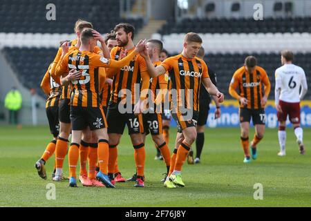 KINGSTON UPON HULL, ROYAUME-UNI. 5 AVRIL : le Gavin Whyte de Hull City célèbre le troisième et dernier but de Hull City lors du match Sky Bet League 1 entre Hull City et Northampton Town au KC Stadium, Kingston upon Hull, le lundi 5 avril 2021. (Crédit : Michael Driver | MI News) crédit : MI News & Sport /Alay Live News Banque D'Images