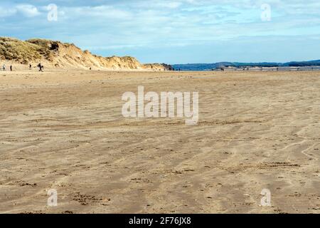 Cefn Sands Beach à Pembrey Country Park dans le Carmarthenshire South Wales UK, qui est une station touristique galloise populaire et point de repère de la côte, sto Banque D'Images