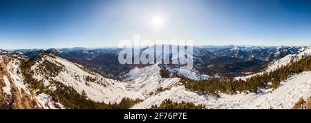 Vue panoramique sur la montagne depuis la montagne Auerspitze en Bavière, Allemagne en hiver Banque D'Images