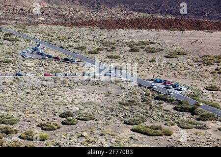 Vallée avec la route tourner vers le parking et la station inférieure de Teleferico téléphérique. Volcan Teide, Tenerife, îles Canaries, Espagne, Europe Banque D'Images