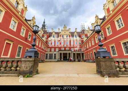 Château Muskau, Springtime au parc Prince Pückler, Muskau, Allemagne de l'est Banque D'Images