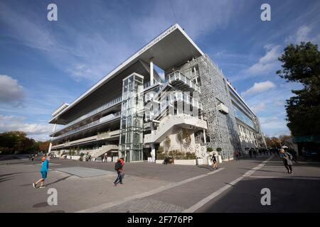 Court Philippe Chatrier, Stade de tennis Roland Garros à Paris, France, Europe. Banque D'Images