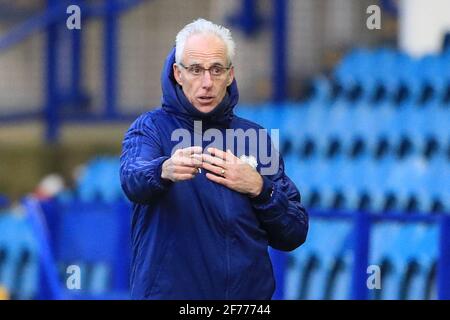 Sheffield, Royaume-Uni. 05 avril 2021. Mick McCarthy, directeur de Cardiff City, donne des instructions à son équipe à Sheffield, Royaume-Uni, le 4/5/2021. (Photo de Mark Cosgrove/News Images/Sipa USA) crédit: SIPA USA/Alay Live News Banque D'Images