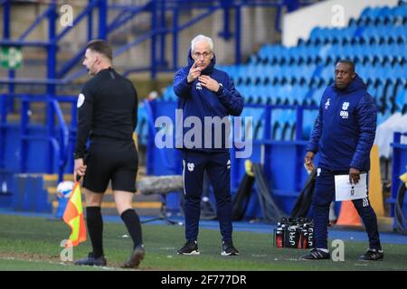 Sheffield, Royaume-Uni. 05 avril 2021. Mick McCarthy, directeur de Cardiff City, donne des instructions à son équipe à Sheffield, Royaume-Uni, le 4/5/2021. (Photo de Mark Cosgrove/News Images/Sipa USA) crédit: SIPA USA/Alay Live News Banque D'Images