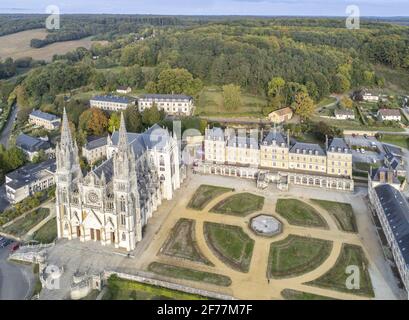 France, Orne, Parc naturel régional du Perche, basilique de la Chapelle-Montligeon de style néo-gothique érigée entre 1894 et 1911 par l'architecte Maitre Tessier (vue aérienne) Banque D'Images