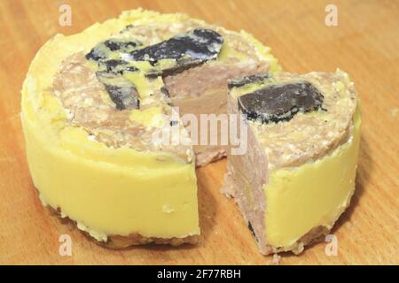 France, Dordogne, Périgord blanc, Périgueux, Maison Mazieres, Perigueux ponte en conserve (foie gras, farce de porc et truffe) Banque D'Images
