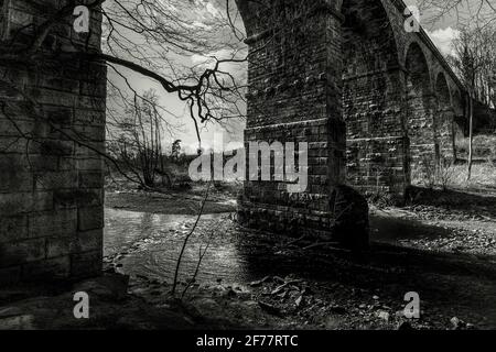 Un viaduc de brique ancienne Banque D'Images