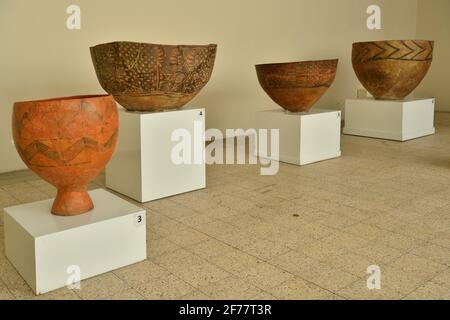 Iran, Téhéran, Musée national, Pottery Vessels (vers 5200-4050 av. J.-C.) Banque D'Images