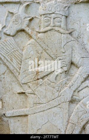 Iran, Shiraz, jardin de Nazar, Musée des Pars, Plinths des murs du palais de Khorshid (palais du Soleil), dynastie de Qajar (18-20ème siècle), Sculpture représentant les figures légendaires de Shannameh (Livre des rois) Banque D'Images